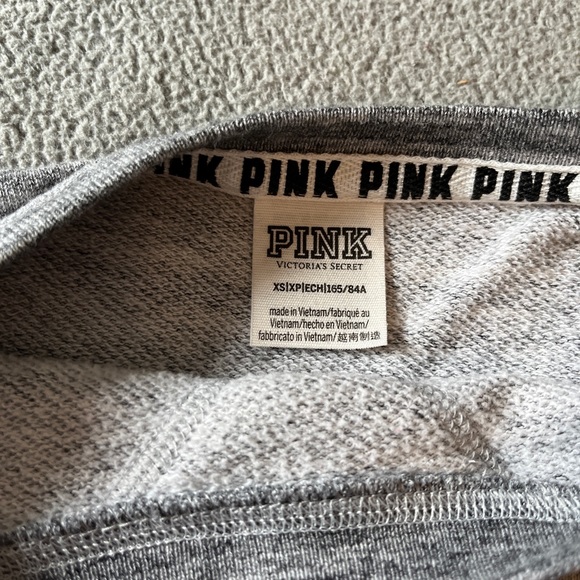 Victoria’s Secret PINK long sleeve crewneck - Picture 2 of 6